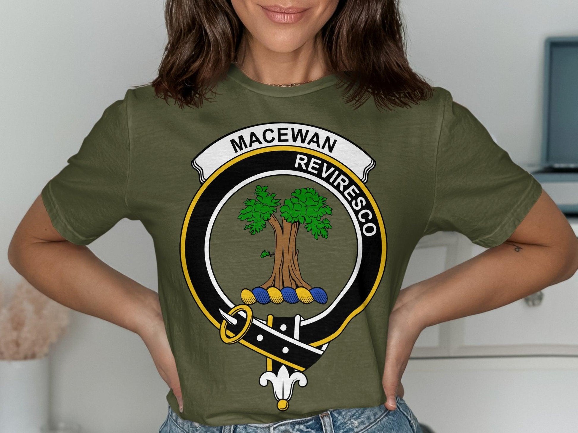 Distinctive MacEwan Revivesco Design Clan Crest T-Shirt - Living Stone Gifts