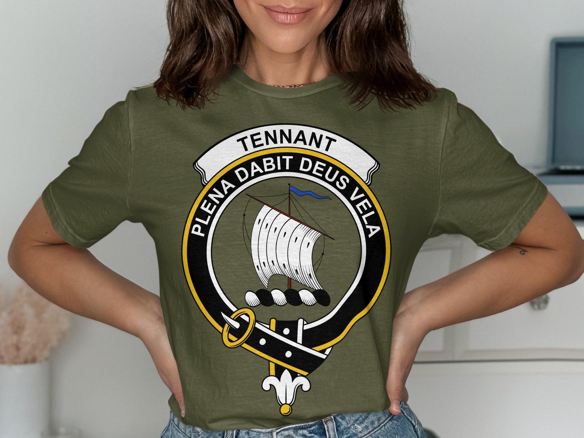 Scottish Clan Crest with Motto Tennant T-Shirt - Living Stone Gifts